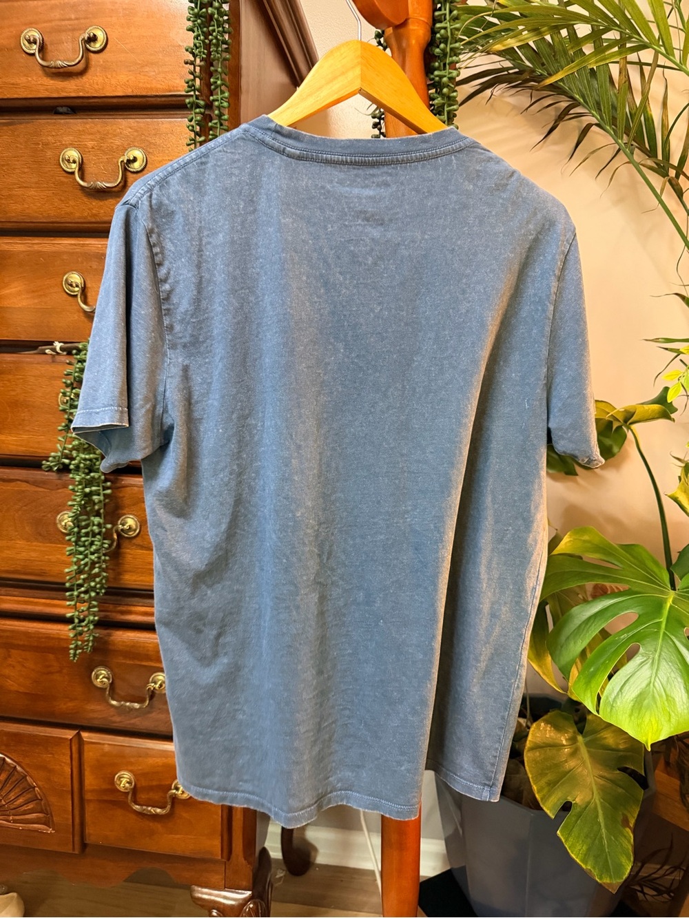 Guess Men's Washed Effect Blue Embroidered Logo Tee- M - Picture 7 of 7
